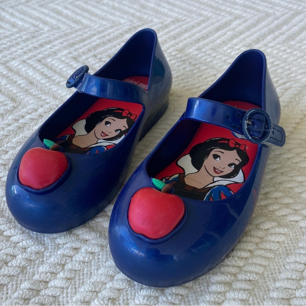 Mini Melissa snow white